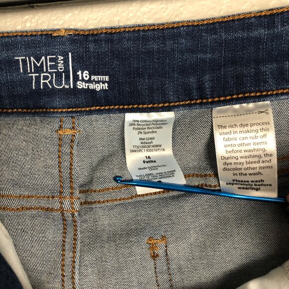 Time & Tru Size 16 Petite Straight Leg Mid Wash Blue Jeans Pockets Casual Work - Picture 5 of 5